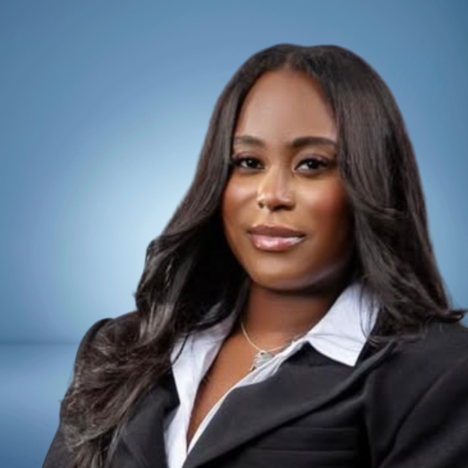 aimee headshot clear (1)